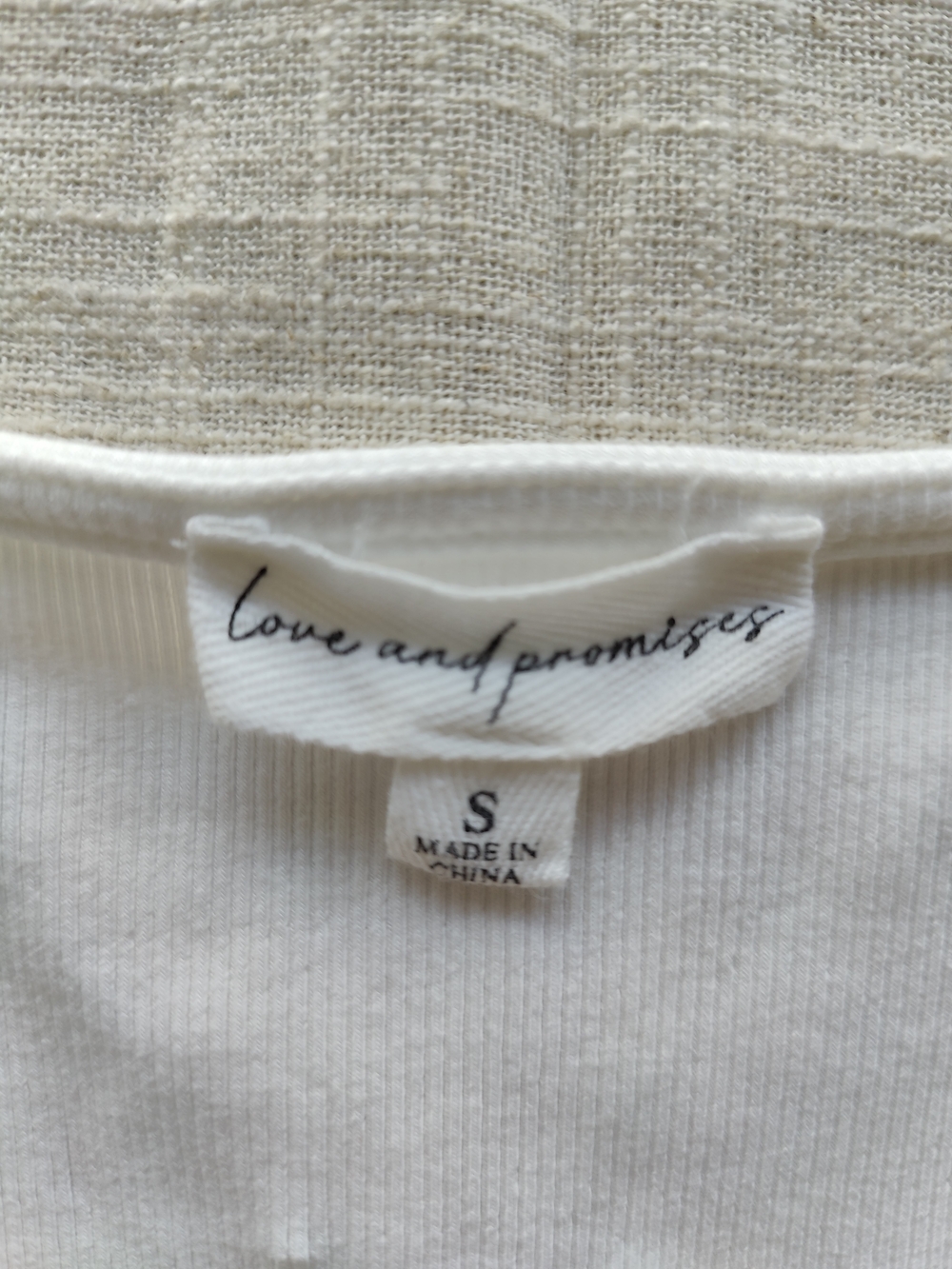 Love and Promises White Ribbed Ruffle V-Neck Top S - Picture 5 of 6